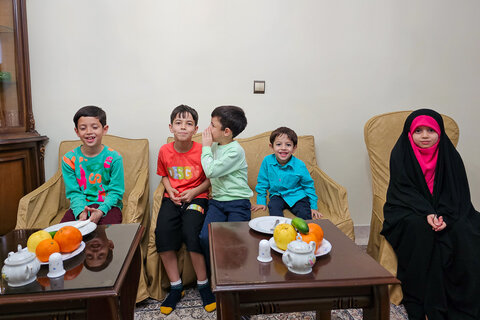 تصاویر / حضور نماینده ولی فقیه در استان قزوین  در منزل خانواده‌های چندفرزندی