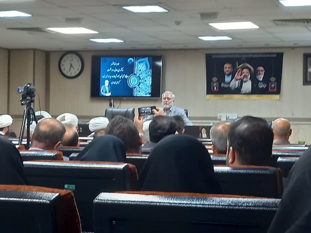 شهید رئیسی عزت را به روحانیت برگرداند