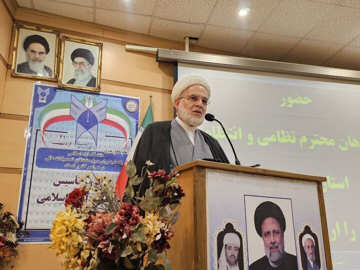 دوری از سیاسی کاری از شاخص‌های اصلی حفظ وحدت است