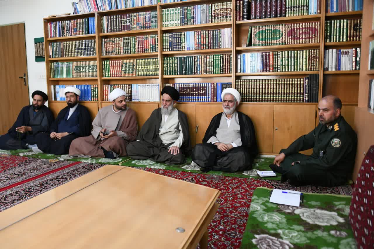 ضرورت تبیین نقش پررنگ روحانیون در کتب مرتبط با دفاع مقدس