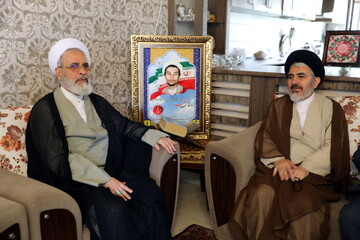 تصاویر/ حضور آیت الله اعرافی در منزل طلبه شهید کمال قاسمی شهید شاخص سال ۱۴۰۴