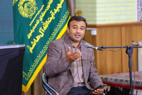 تصاویر | حضور نماینده ولی فقیه در آذربایجان شرقی بر مزار شهید آل‌هاشم