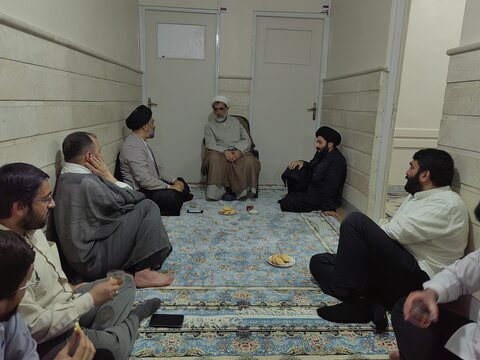 دیدار معاونین آموزش مدارس علمیه خوزستان با مسئول مرکز ارتباطات حوزه و نظام حوزه‌های علمیه