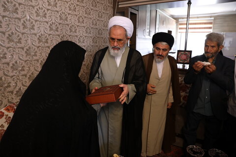 تصاویر / حضور آیت الله اعرافی در منزل طلبه شهید کمال قاسمی شهید شاخص سال 1404