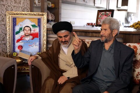 تصاویر / حضور آیت الله اعرافی در منزل طلبه شهید کمال قاسمی شهید شاخص سال 1404