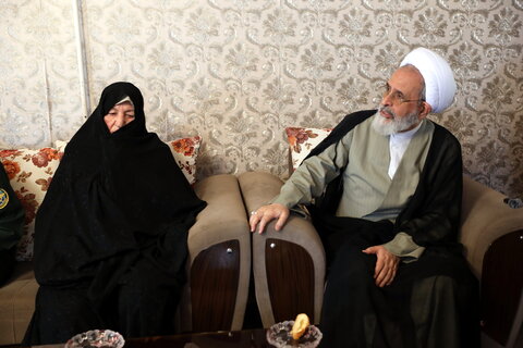 تصاویر / حضور آیت الله اعرافی در منزل طلبه شهید کمال قاسمی شهید شاخص سال 1404
