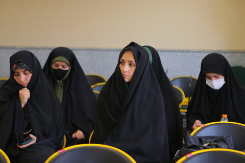 تجلیل از خادمین شهدای یادمان قراویز