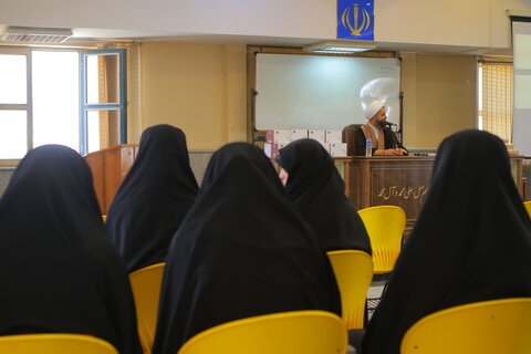 تجلیل از خادمین شهدای یادمان قراویز