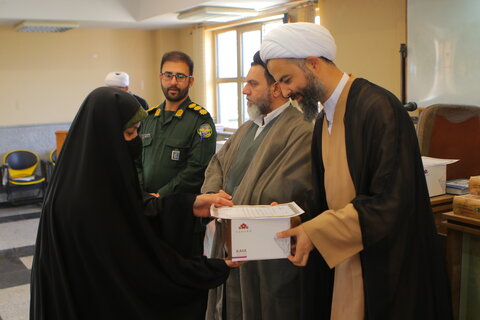 تجلیل از خادمین شهدای یادمان قراویز