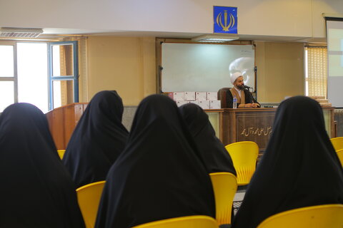 تجلیل از خادمین شهدای یادمان قراویز