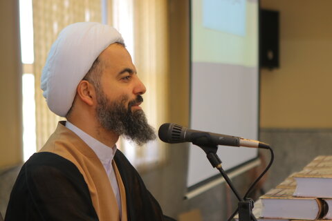 تجلیل از خادمین شهدای یادمان قراویز