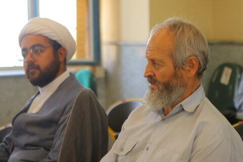 تجلیل از خادمین شهدای یادمان قراویز