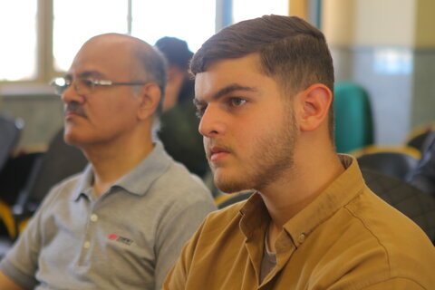 تجلیل از خادمین شهدای یادمان قراویز