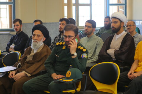 تجلیل از خادمین شهدای یادمان قراویز