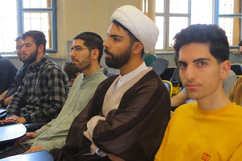 تجلیل از خادمین شهدای یادمان قراویز