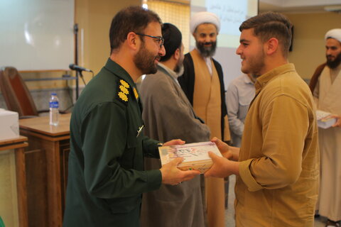 تجلیل از خادمین شهدای یادمان قراویز