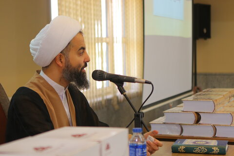 تجلیل از خادمین شهدای یادمان قراویز