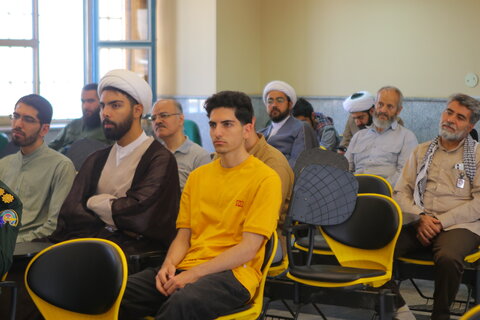 تجلیل از خادمین شهدای یادمان قراویز