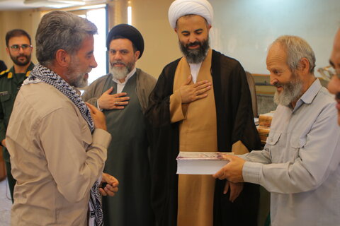 تجلیل از خادمین شهدای یادمان قراویز