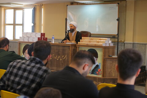 تجلیل از خادمین شهدای یادمان قراویز