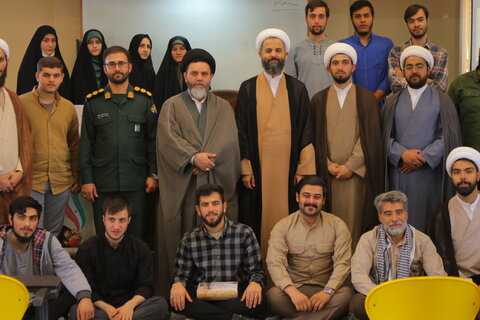 تجلیل از خادمین شهدای یادمان قراویز