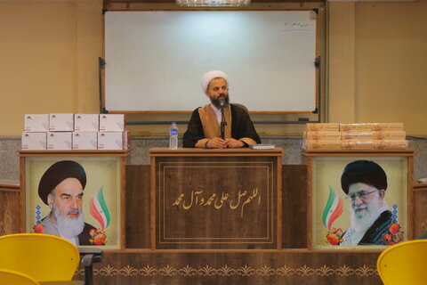 تجلیل از خادمین شهدای یادمان قراویز