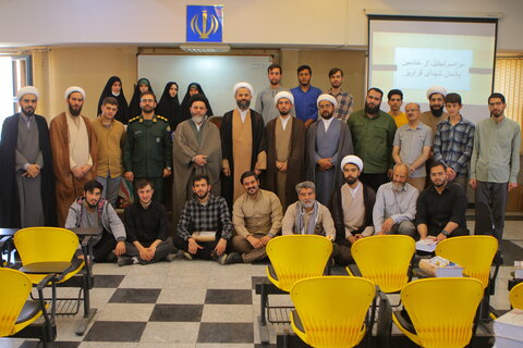 تجلیل از خادمین شهدای یادمان قراویز