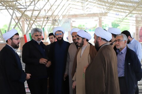 مراسم غبارروبی مزار شهدای خدمت توسط اساتید و طلاب حوزه علمیه حضرت ولی‌عصر تبریز