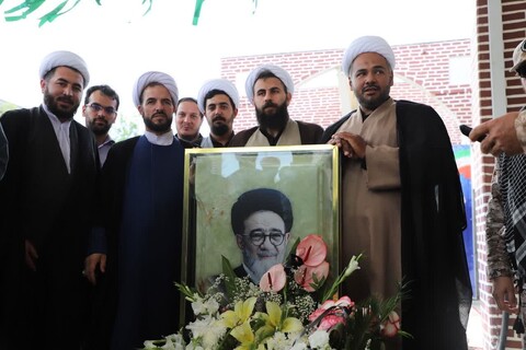 مراسم غبارروبی مزار شهدای خدمت توسط اساتید و طلاب حوزه علمیه حضرت ولی‌عصر تبریز