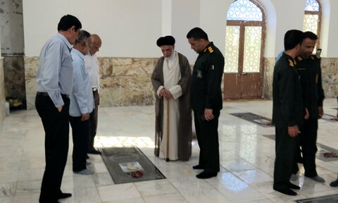 تصاویر/ غبارروبی قبور شهدای بردستان