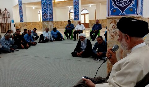 تصاویر/ غبارروبی قبور شهدای بردستان