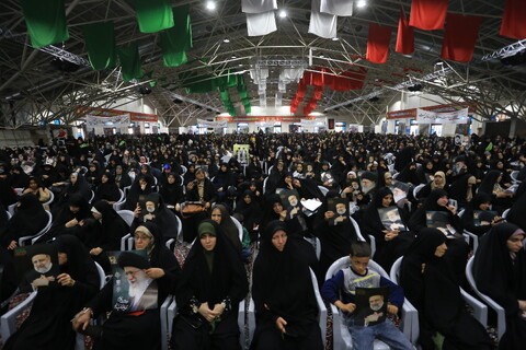 تصاویر / اجتماع بزرگ بانوان اصفهان با عنوان در مسیر خدمت، در امتداد ابراهیم‎