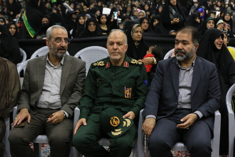 تصاویر / اجتماع بزرگ بانوان اصفهان با عنوان در مسیر خدمت، در امتداد ابراهیم‎