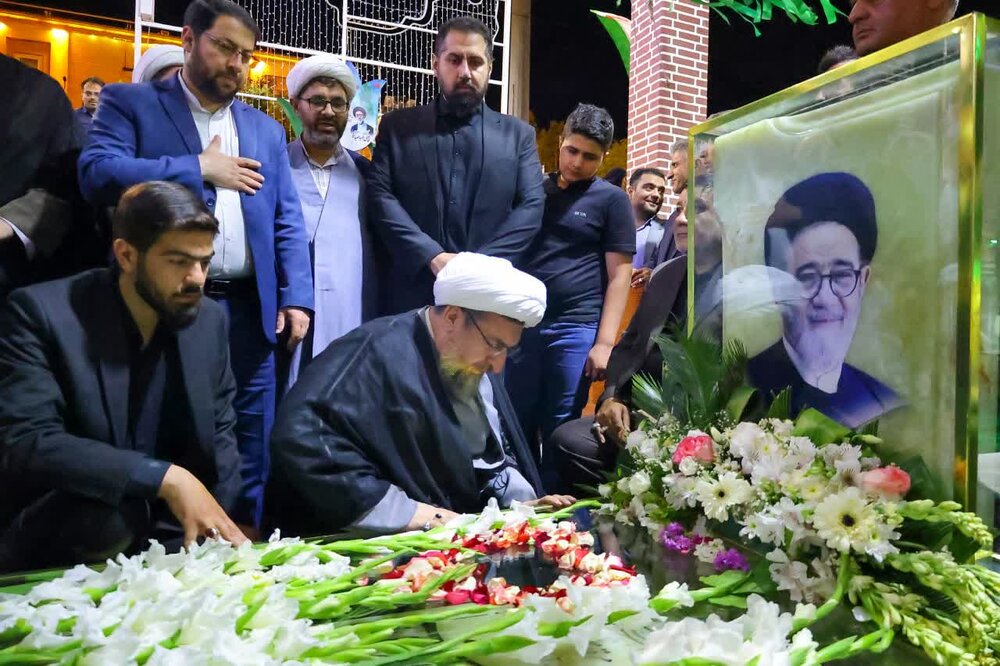 تصاویر/ حضور نماینده ولی فقیه در آذربایجان شرقی بر مزار شهید آل‌هاشم