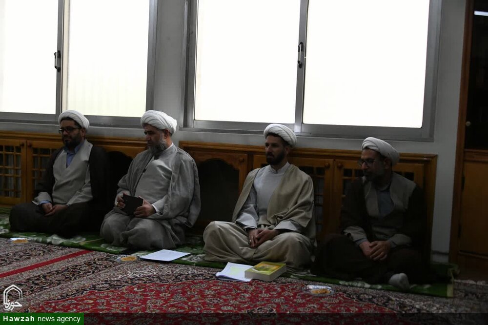 ضرورت تبیین نقش پررنگ روحانیون در کتب مرتبط با دفاع مقدس