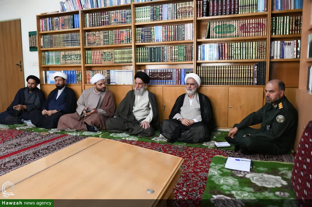 ضرورت تبیین نقش پررنگ روحانیون در کتب مرتبط با دفاع مقدس