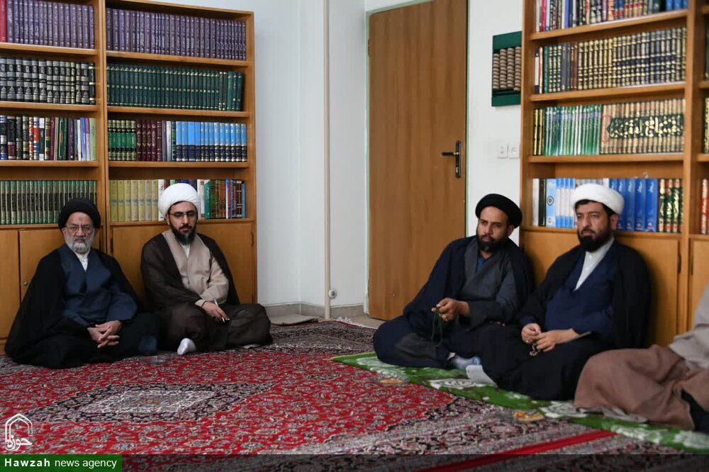 ضرورت تبیین نقش پررنگ روحانیون در کتب مرتبط با دفاع مقدس