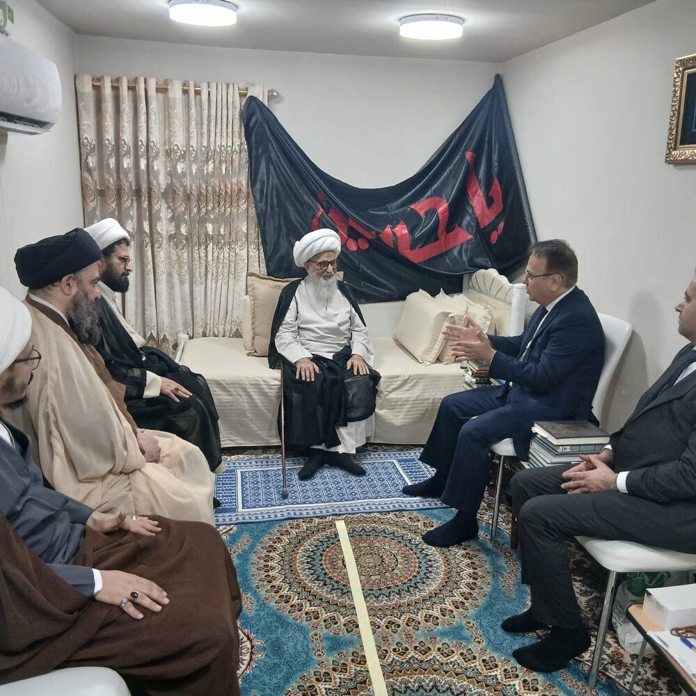 इराक़ में लेबनान के राजदूत की हज़रत आयतुल्लाहिल उज़मा अलहाज हाफ़िज़ बशीर हुसैन नजफ़ी से मुलाक़ात