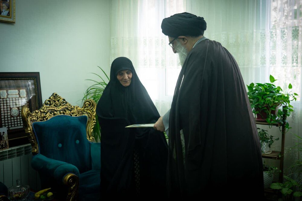 تصاویر| دیدار هفتگی حجت‌الاسلام والمسلمین حسینی همدانی با خانواده معظم شهدا و ایثارگران