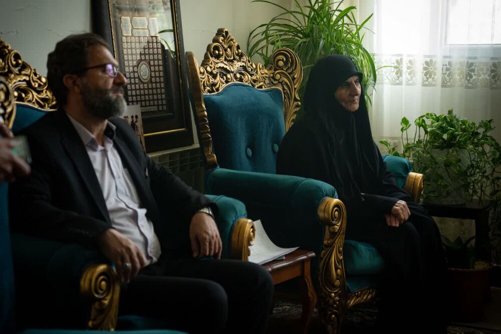 تصاویر| دیدار هفتگی حجت‌الاسلام والمسلمین حسینی همدانی با خانواده معظم شهدا و ایثارگران