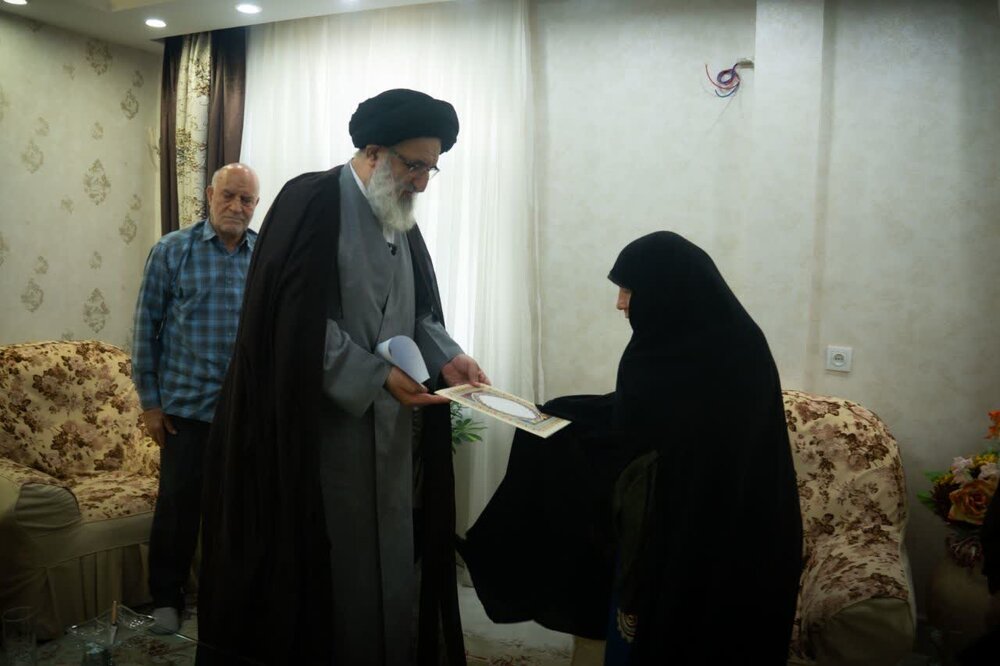 تصاویر| دیدار هفتگی حجت‌الاسلام والمسلمین حسینی همدانی با خانواده معظم شهدا و ایثارگران