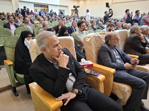 تصاویر/آیین کلنگ‌زنی ۱۶ پروژه آموزشی و ورزشی با حضورنماینده ولی فقیه درکاشان