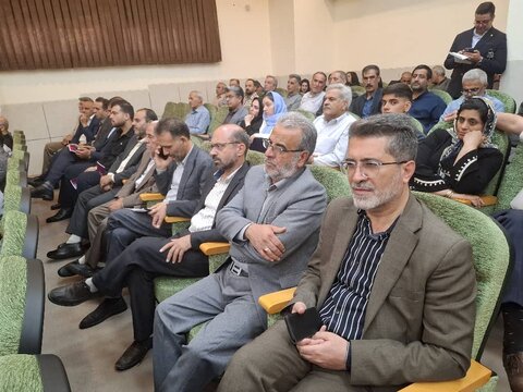 تصاویر/آیین کلنگ‌زنی ۱۶ پروژه آموزشی و ورزشی با حضورنماینده ولی فقیه درکاشان