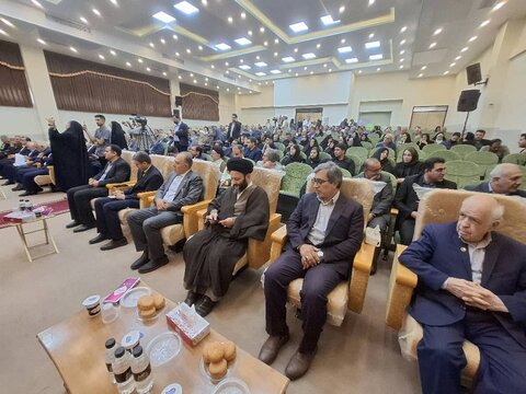 تصاویر/آیین کلنگ‌زنی ۱۶ پروژه آموزشی و ورزشی با حضورنماینده ولی فقیه درکاشان