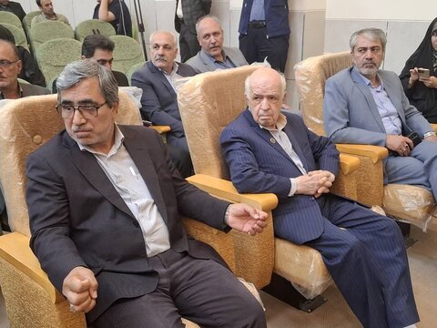 تصاویر/آیین کلنگ‌زنی ۱۶ پروژه آموزشی و ورزشی با حضورنماینده ولی فقیه درکاشان