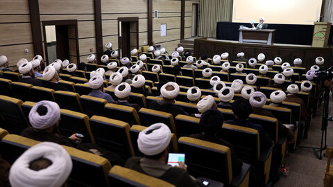 تصاویر / نشست مدیر حوزه های علمیه با مسئولین، مدیران، معاونین و اساتید مدارس علمیه آذربایجان غربی