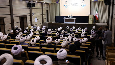 تصاویر / نشست مدیر حوزه های علمیه با مسئولین، مدیران، معاونین و اساتید مدارس علمیه آذربایجان غربی