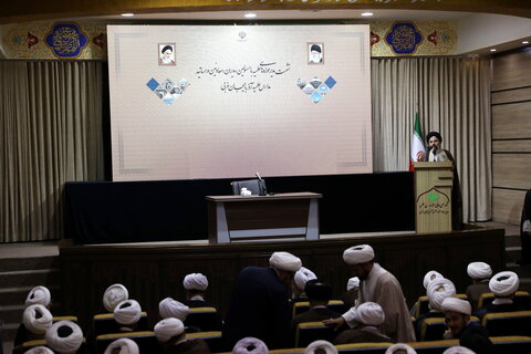 تصاویر / نشست مدیر حوزه های علمیه با مسئولین، مدیران، معاونین و اساتید مدارس علمیه آذربایجان غربی