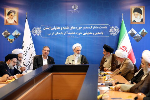 تصاویر / نشست مشترک مدیر حوزه های علمیه و معاونین ایشان با امام جمعه و استاندار استان آذربایجان غربی - جمع بندی