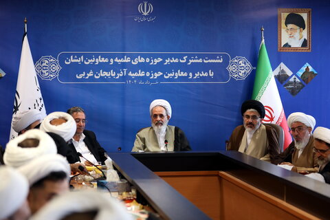 تصاویر / نشست مشترک مدیر حوزه های علمیه و معاونین ایشان با امام جمعه و استاندار استان آذربایجان غربی - جمع بندی